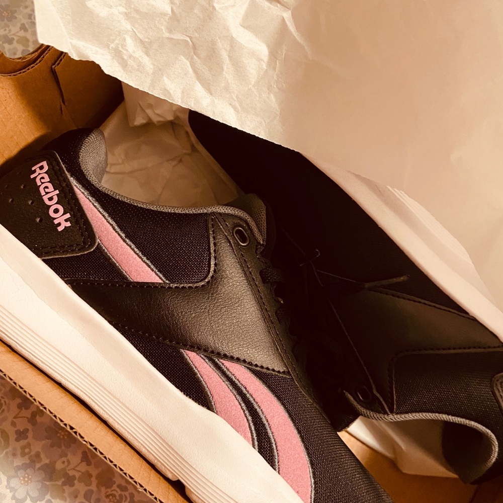 Reebok sneakers size 6